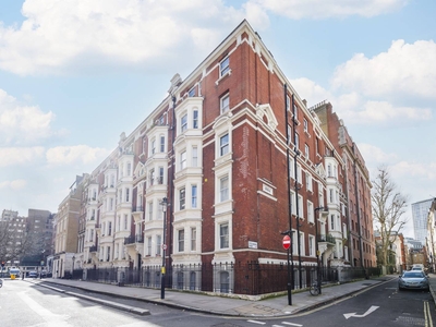 Flat in Museum Chambers, Bloomsbury, WC1A