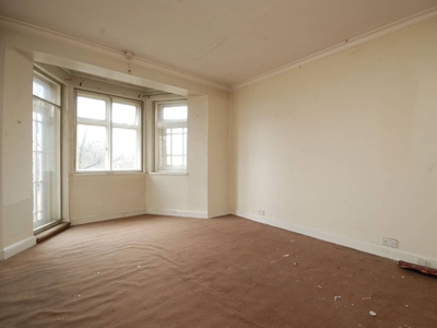 Flat in Palace Court, Hampstead, NW3