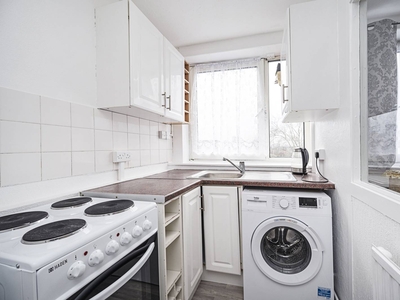 Flat in Pitcairn House, Victoria Park, E9