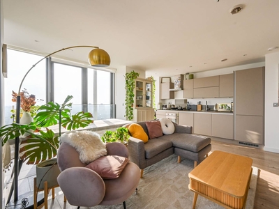 Flat in STRATOSPHERE TOWER, 55 GREAT EASTERN ROAD, Stratford, E15
