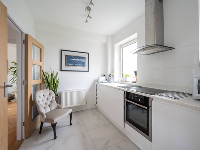 Flat in Upper Richmond Road, West Putney, SW15