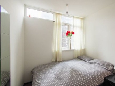 Room in 4-bedroom flatshare in Tower Hamlets, London