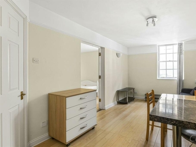 1 bedroom flat for rent in Cromwell Lodge, Stepney Green, E1