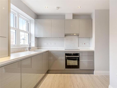 2 Bedroom Apartment For Rent In North Finchley, London