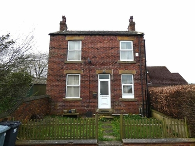 2 bedroom detached house for rent in Moorside Road, Drighlington, BD11