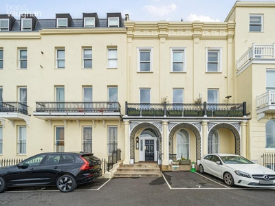 2 bedroom flat for rent in Chain Pier House, Marine Parade, Brighton, BN2