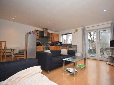 2 bedroom flat for rent in Loxford Street, Hulme, Manchester. M15 6GH, M15
