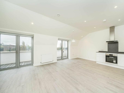 2 bedroom flat for rent in Shirehall Lane, London, NW4