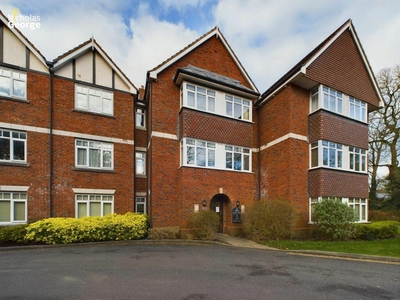 2 bedroom flat for rent in Trinity Court, Moseley, B13 9HW, B13