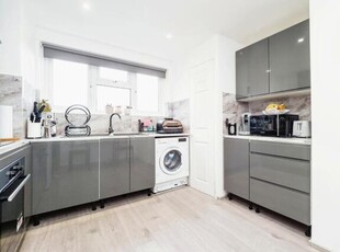 2 Bedroom Flat For Sale In Woodford Green, Essex