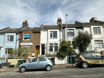 2 bedroom terraced house for rent in Bear Road, Brighton, BN2