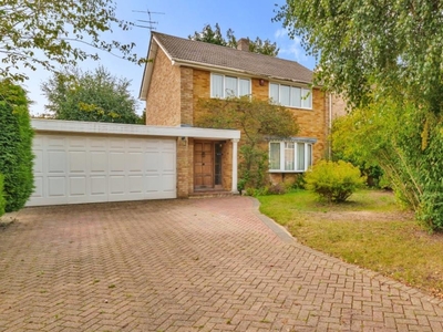 3 Bed House For Sale in Lightwater, Surrey, GU18 - 5157728