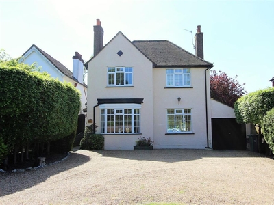 3 bedroom luxury Detached House for sale in Banstead, England