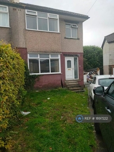 3 bedroom semi-detached house for rent in Brantwood Grove, Bradford, BD9