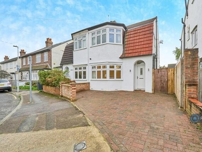 3 Bedroom Semi-detached House For Rent In Surbiton