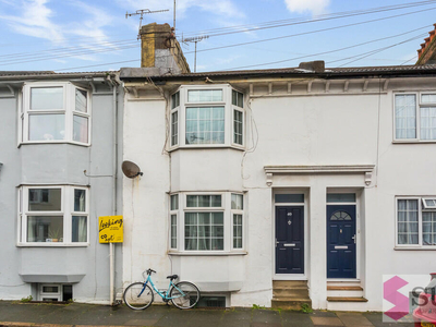 3 bedroom terraced house for rent in St Paul's Street , Brighton, BN2