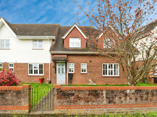 4 Bedroom Semi-detached House For Sale In Rochford