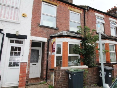 4 bedroom terraced house for rent in Lyndhurst Road, Dallow Area, Luton, LU1