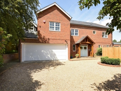 6 Bed House To Rent in Englefield Green, Surrey, TW20 - 537