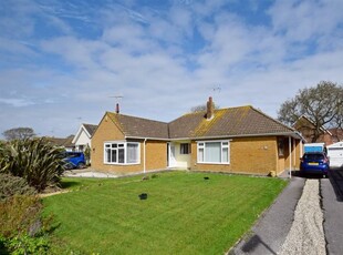 Bungalow to rent in 35 Lindsey Court, Bognor Regis, West Sussex PO22