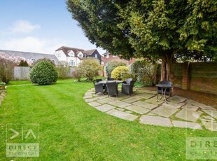 Bungalow to rent in Quennell Close, Ashtead KT21