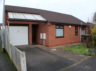 Detached bungalow to rent in Balmoral Grove, Hucknall, Nottingham NG15