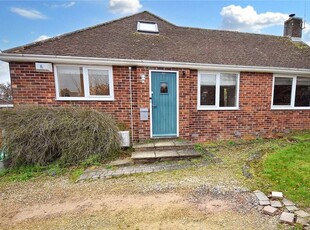 Detached bungalow to rent in Paddock Road, Newbury, Berkshire RG14