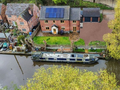 Detached house for sale in 75ft Mooring! Horninglow Road North, Burton-On-Trent DE13