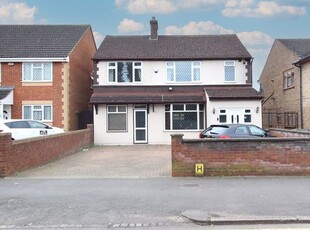 Detached house for sale in Toddington Road, Luton LU4
