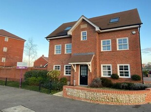Detached house to rent in 70 Newlands Avenue, Waterlooville, Hampshire PO7