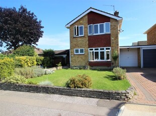 Detached house to rent in Badgers Way, Thundersley, Essex SS7