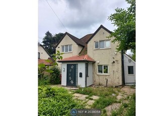 Detached house to rent in Burnham Lane, Slough SL1