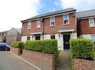 Detached house to rent in Chalice Close, Poole BH14