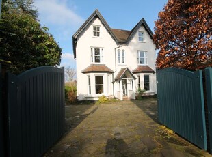 Detached house to rent in Harrow Road West, Dorking RH4