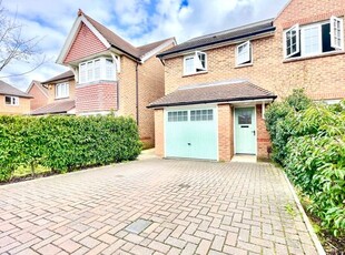 Detached house to rent in Martinet Road, Woodley, Berkshire RG5