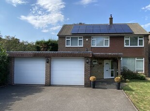 Detached house to rent in Waterfield Drive, Warlingham CR6