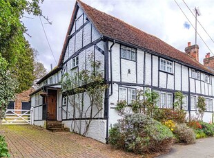 End terrace house for sale in Piccotts End, Piccotts End, Hemel Hempstead, Hertfordshire HP1