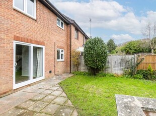 End terrace house to rent in Barnfield Way, Oxted RH8
