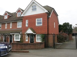 End terrace house to rent in Horsham Road, Dorking RH5