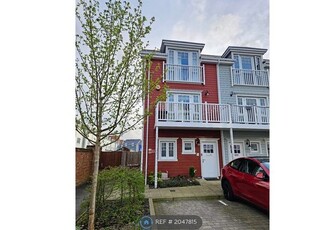 End terrace house to rent in Maine Street, Reading RG2