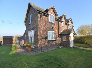 Farmhouse to rent in Bells Hollow, Newcastle-Under-Lyme ST5