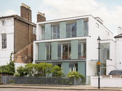 Flat for sale in Barnsbury Square, London N1