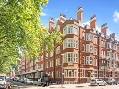Flat for sale in Bedford Court Mansions, London WC1B