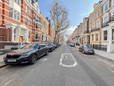 Flat for sale in Holland Park Gardens, London W14