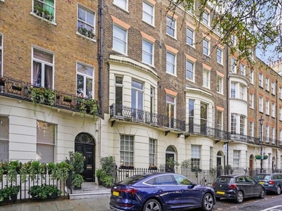 Flat for sale in Montagu Square, Marylebone W1H