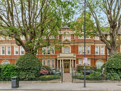 Flat for sale in Searle House, Kingsway Square, 98 Battersea Park Road, London SW11