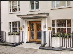 Flat to rent in 39 Hill Street, Mayfair London W1J