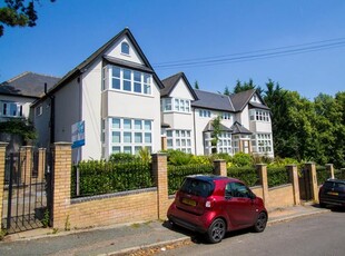 Flat to rent in Albion Hill, Loughton, Essex IG10