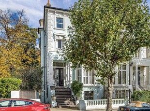 Flat to rent in Belsize Park Gardens, London NW3