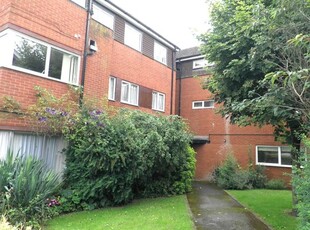 Flat to rent in Charnwood Road, Salisbury SP2